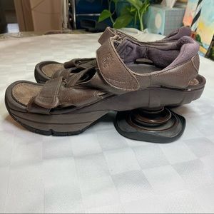 Z-COIL Back Pain Relief Coil Comfort Orthotic Therapeutic Brown Sandals, Mens 11